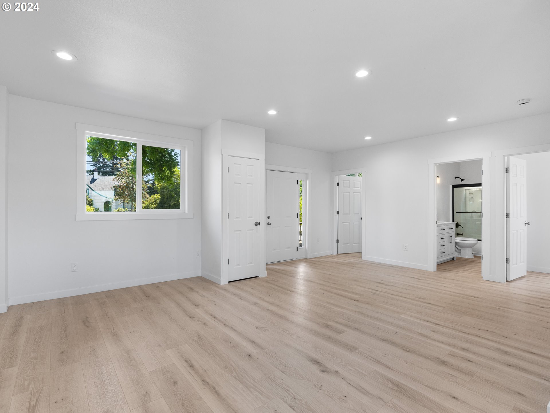 3911 Southwest Baird Street Portland, OR 97219 - Photo 4 of 38 Gallery Image 4