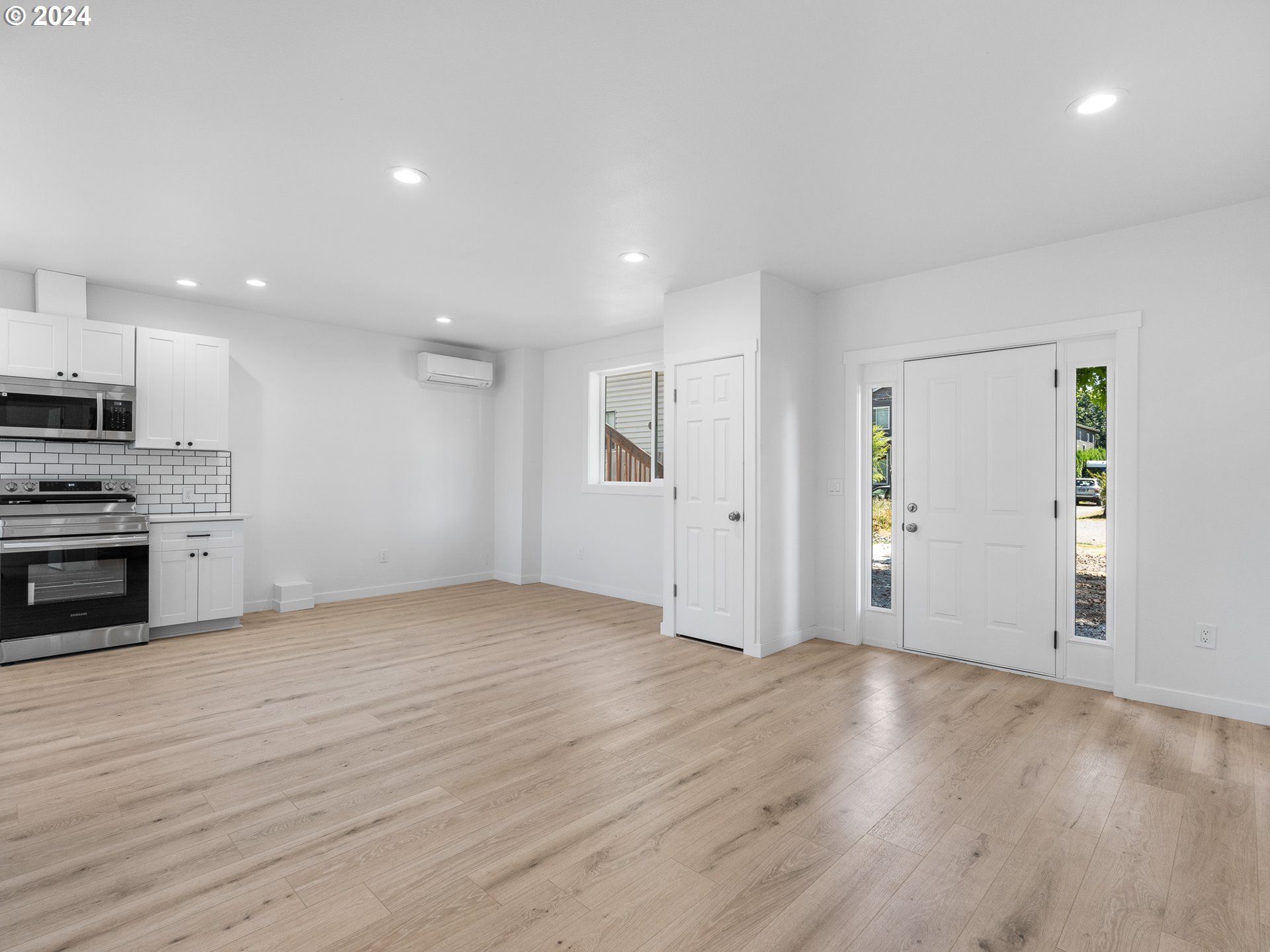 3911 Southwest Baird Street Portland, OR 97219 - Photo 5 of 38 Gallery Image 5