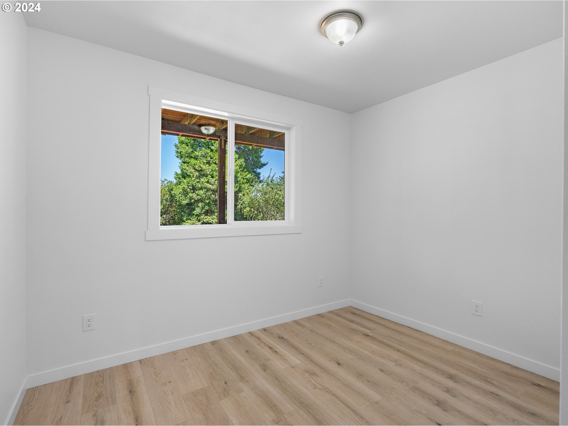 3911 Southwest Baird Street Portland, OR 97219 - Photo 8 of 38 Gallery Image 8