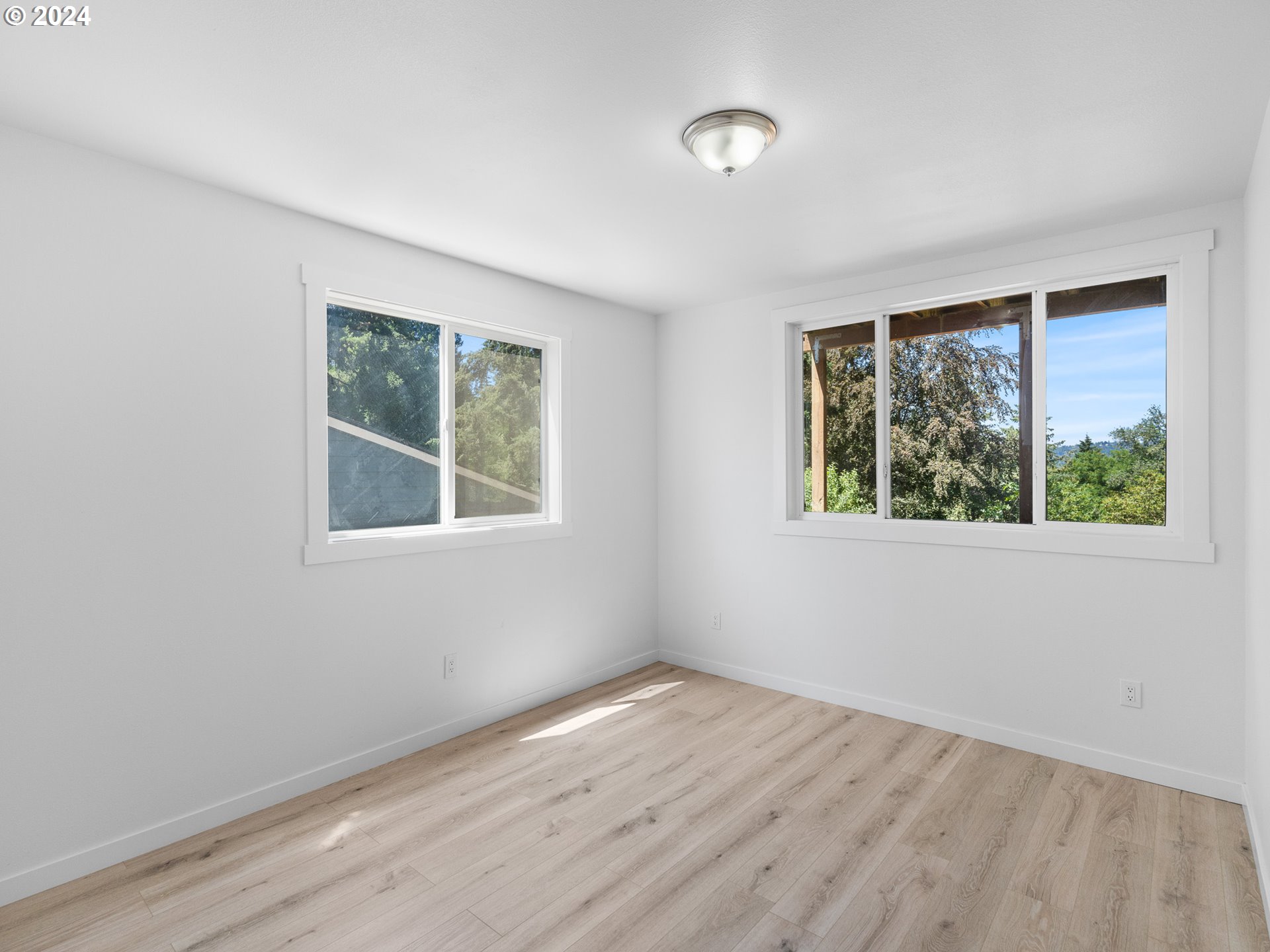 3911 Southwest Baird Street Portland, OR 97219 - Photo 10 of 38 Gallery Image 10
