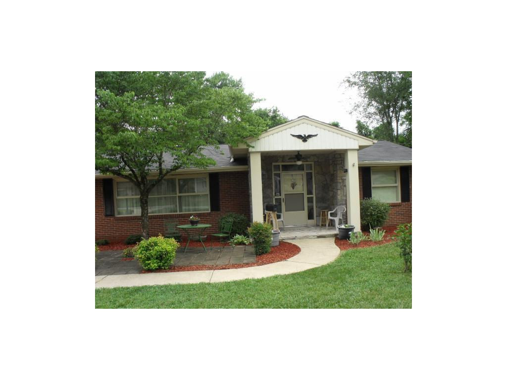 412 Berkeley Road Kingsport, TN 37660 - Photo 2 of 24 Patio Area
