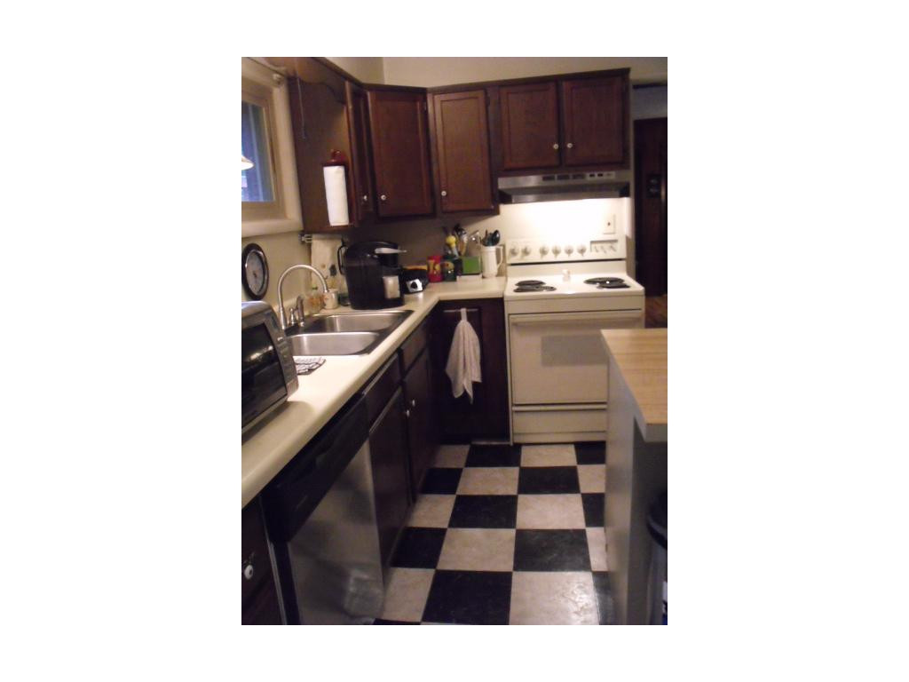 412 Berkeley Road Kingsport, TN 37660 - Photo 11 of 24 Kitchen