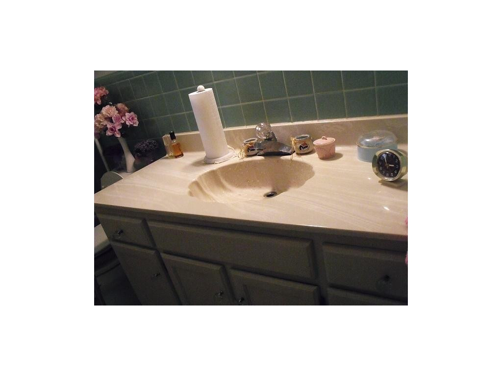 412 Berkeley Road Kingsport, TN 37660 - Photo 18 of 24 Full Bath Vanity