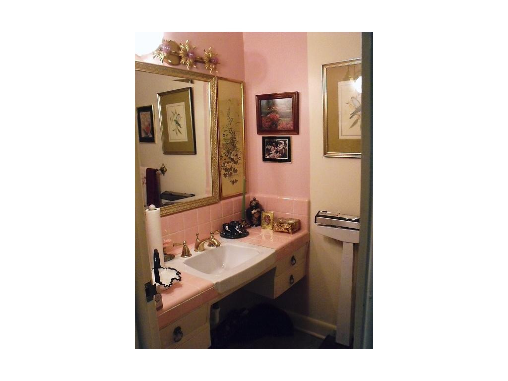 412 Berkeley Road Kingsport, TN 37660 - Photo 21 of 24 Half Bath