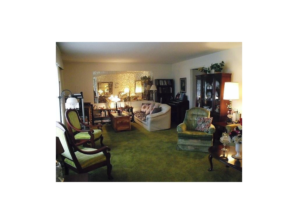 412 Berkeley Road Kingsport, TN 37660 - Photo 6 of 24 HUGH Living Room
