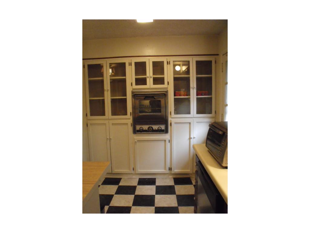 412 Berkeley Road Kingsport, TN 37660 - Photo 9 of 24 Builtins and Wall Oven