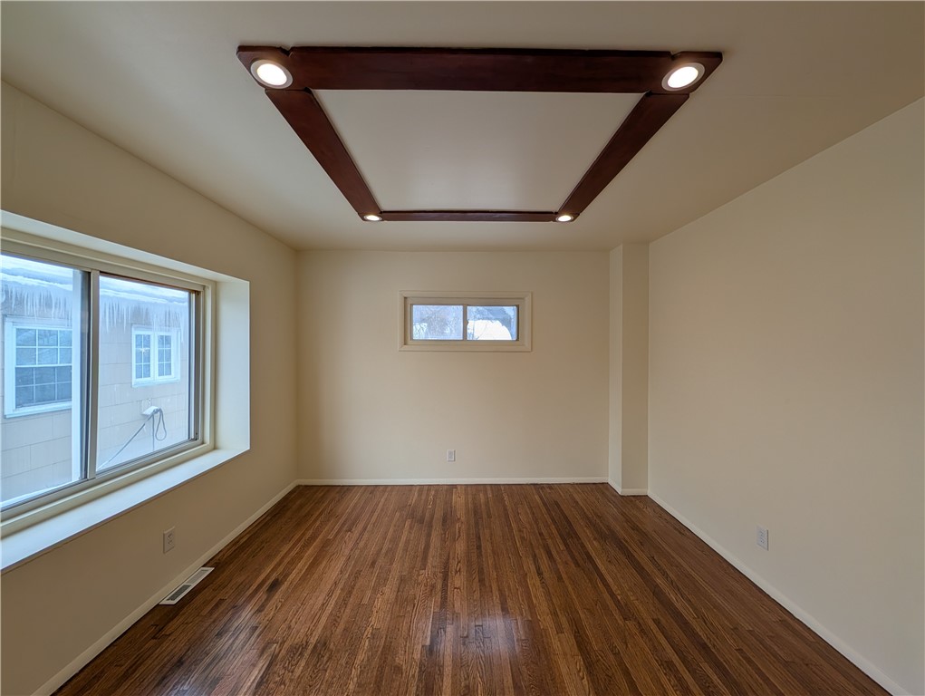 298 Fieldwood Drive Rochester, NY 14609 - Photo 3 of 17