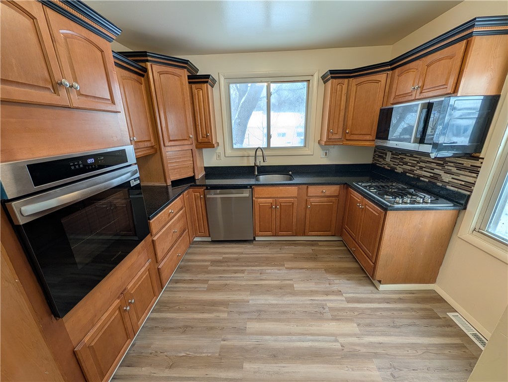 298 Fieldwood Drive Rochester, NY 14609 - Photo 4 of 17