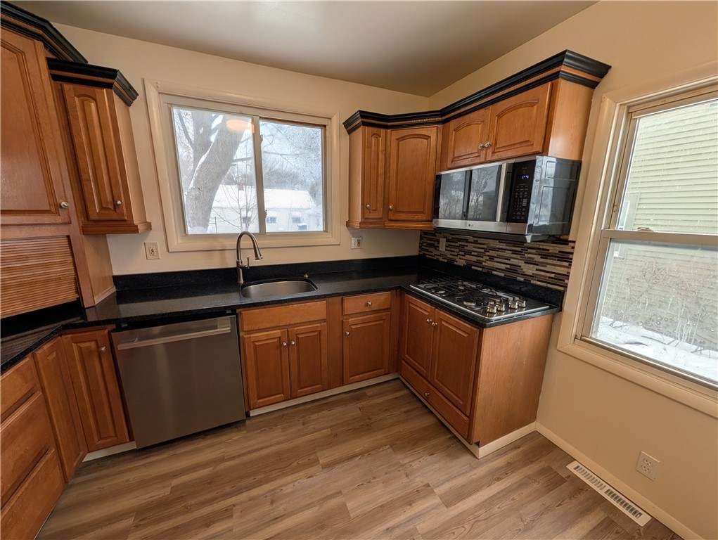 298 Fieldwood Drive Rochester, NY 14609 - Photo 5 of 17