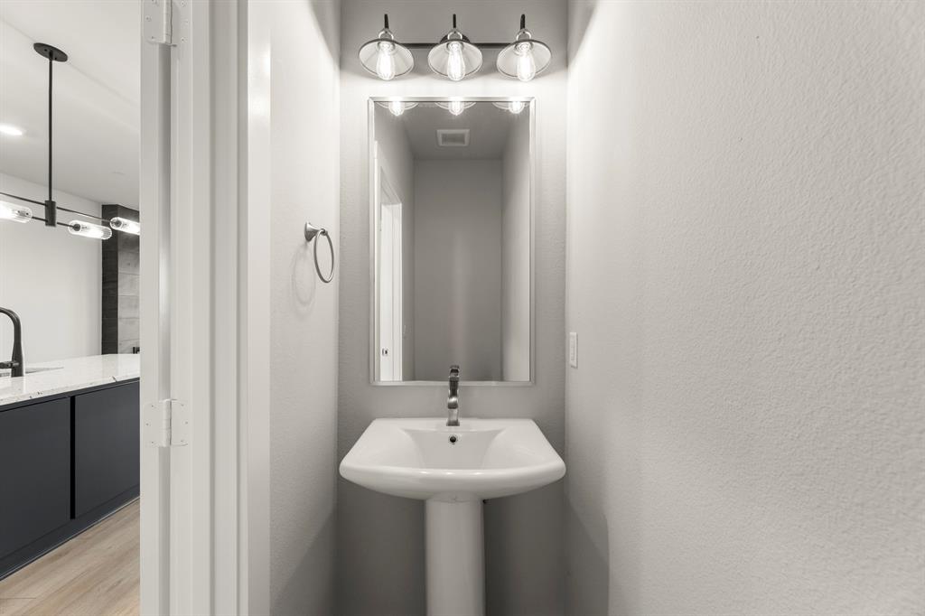 2016 Aldrich Road Celina, TX 75009 - Photo 14 of 28 14. 2016 Aldrich - Powder