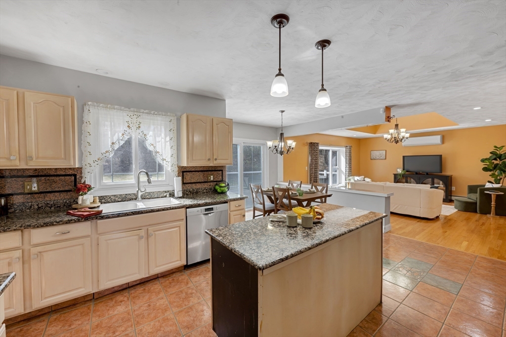 13 Stoneybrook Road Charlton, MA 01507 - Photo 5 of 42