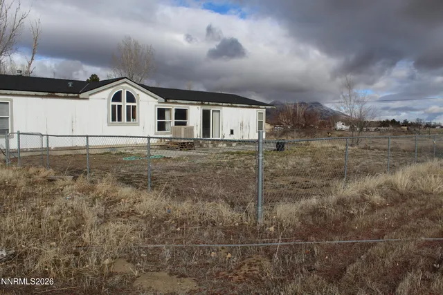 a view of a house with a dry yard