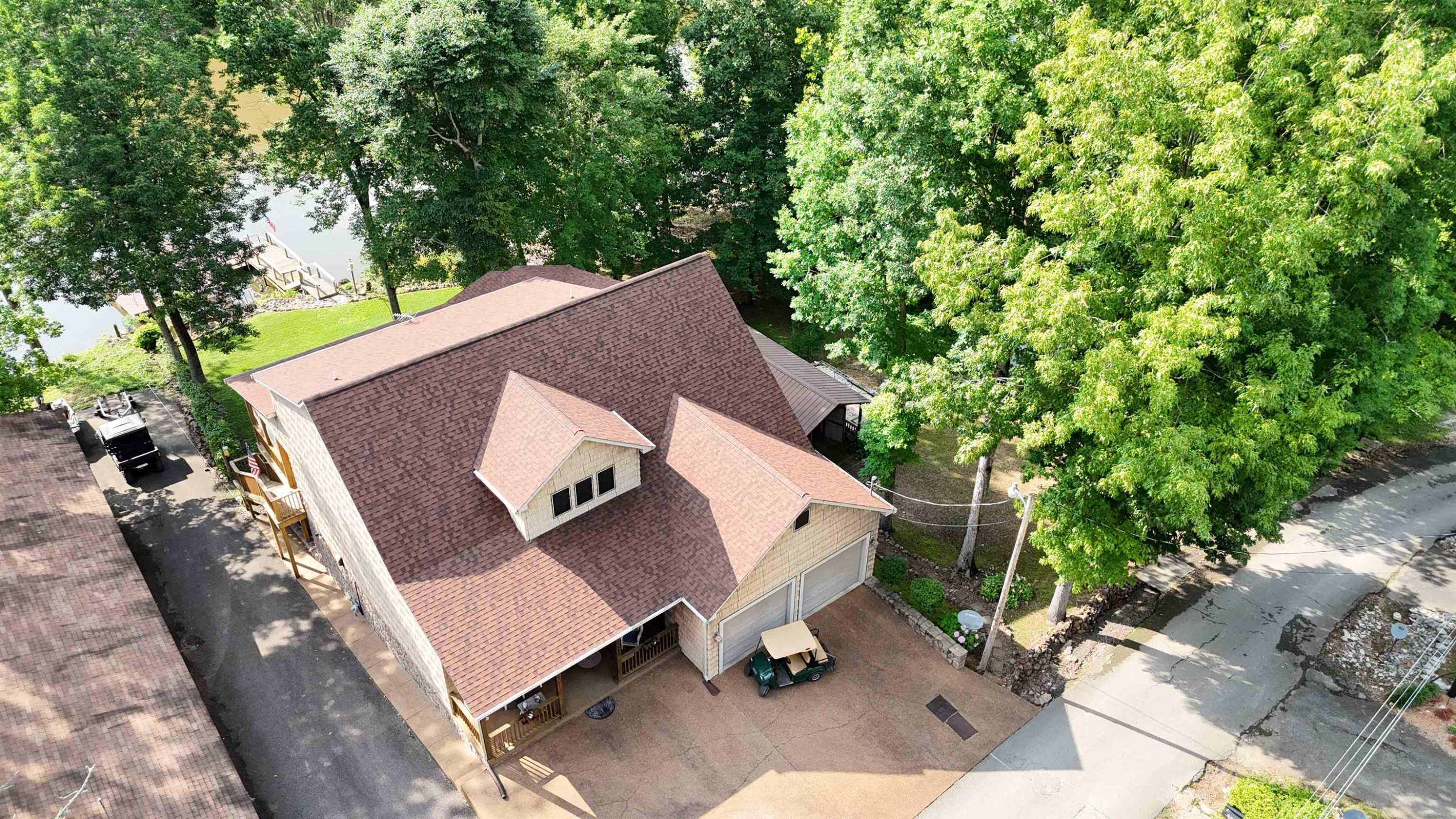 795 Lost Creek Boat Dock Road Decaturville, TN 38329 - Photo 33 of 34 an aerial view of a house with a yard