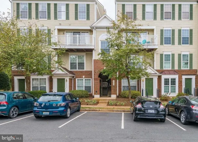 $2,450 | 46956 Courtyard Square, Unit 300, Sterling, VA 20164