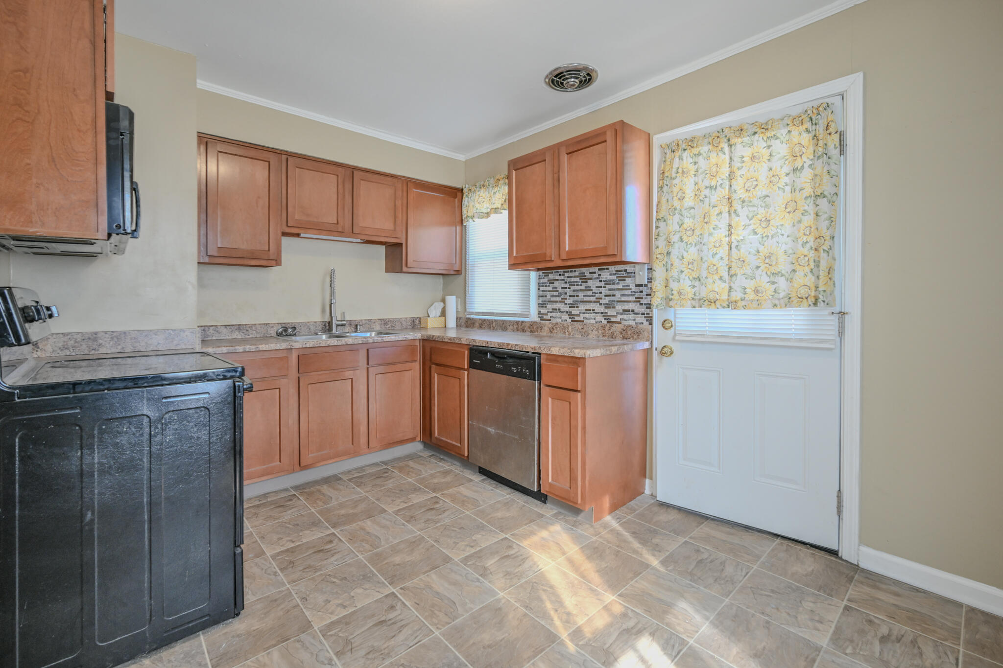 1815 Beacon Street Springfield, OH 45505 - Photo 8 of 21 Gallery Image 8