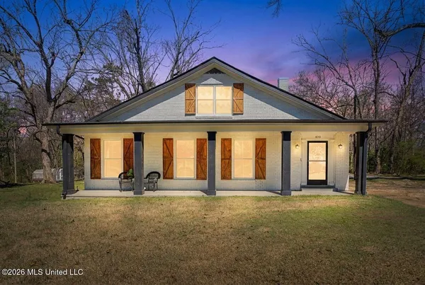 $284,999 | 400 Salem Avenue, Holly Springs, MS 38635