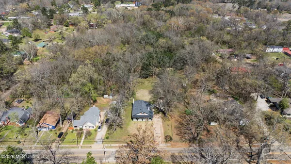 $284,999 | 400 Salem Avenue, Holly Springs, MS 38635