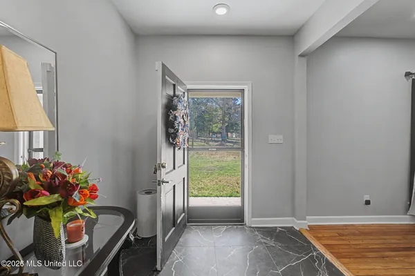 $284,999 | 400 Salem Avenue, Holly Springs, MS 38635