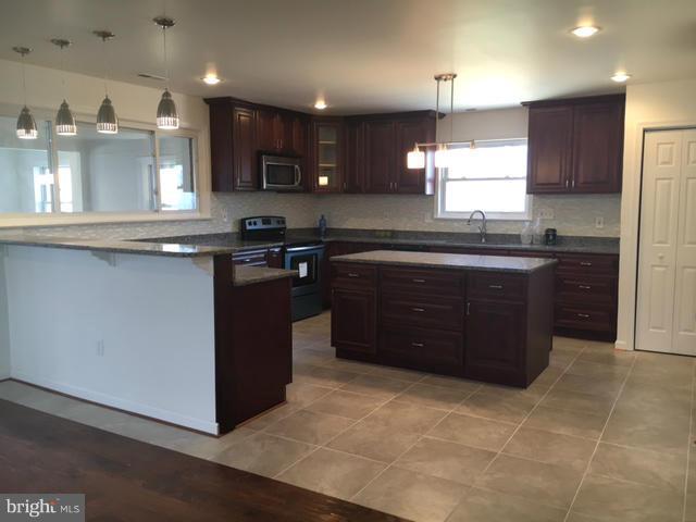 9112 Wallace Road Lanham, MD 20706 - Photo 2 of 10 Kitchen
