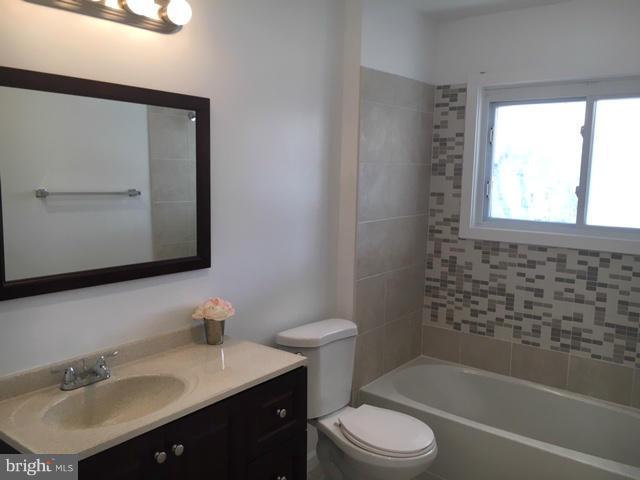9112 Wallace Road Lanham, MD 20706 - Photo 8 of 10 Bath