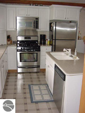 154 Sunset Point Cadillac, MI 49601 - Photo 4 of 9 1692087-3.JPG