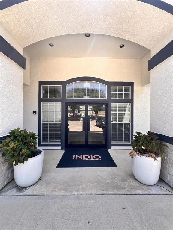 1600 North 9th Street, Unit C1 Midlothian, TX 76065 - Photo 1 of 40 a very nice looking room with a potted plant