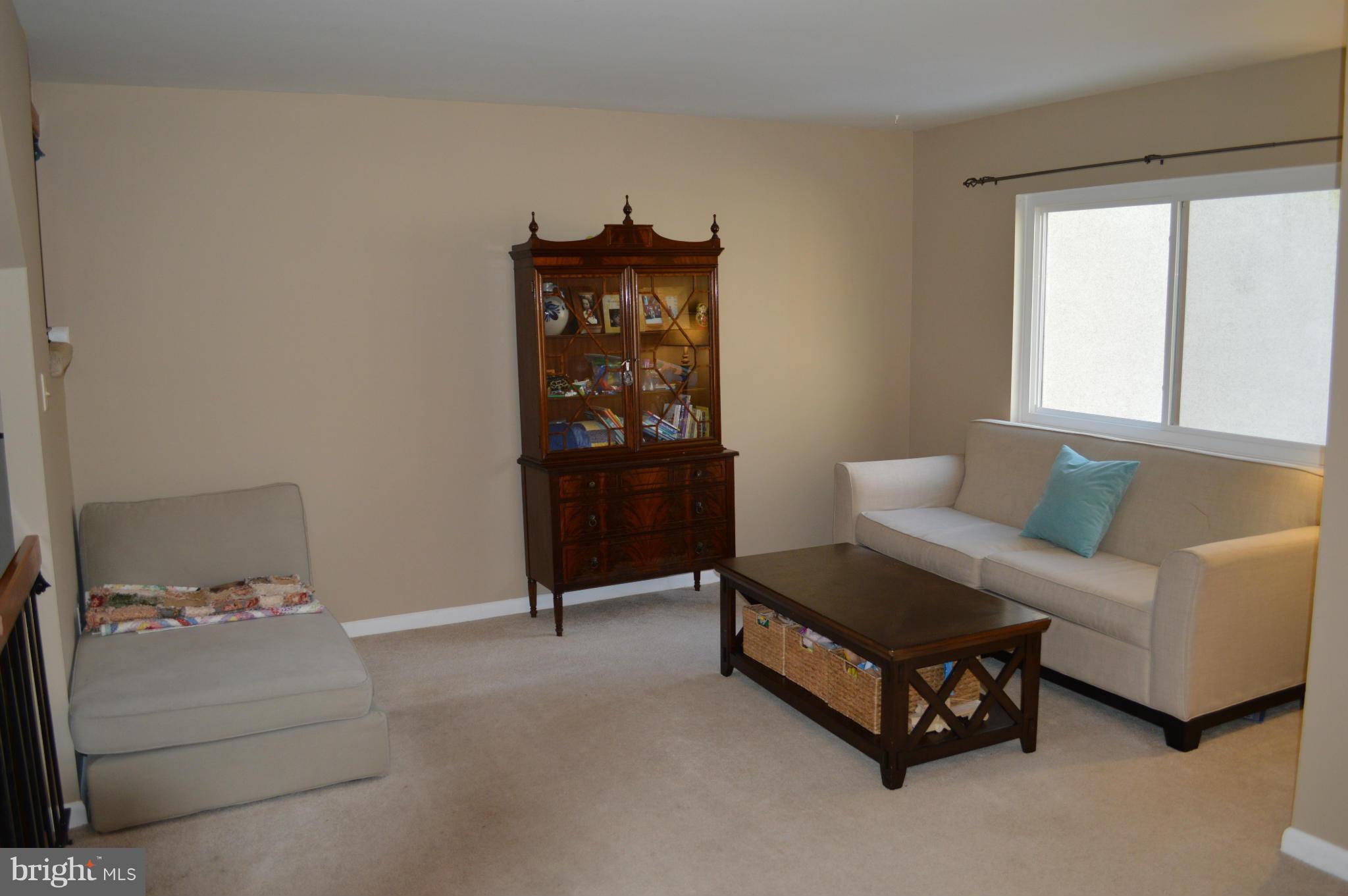 11976 Barrel Cooper Court Reston, VA 20191 - Photo 3 of 29 Living Room