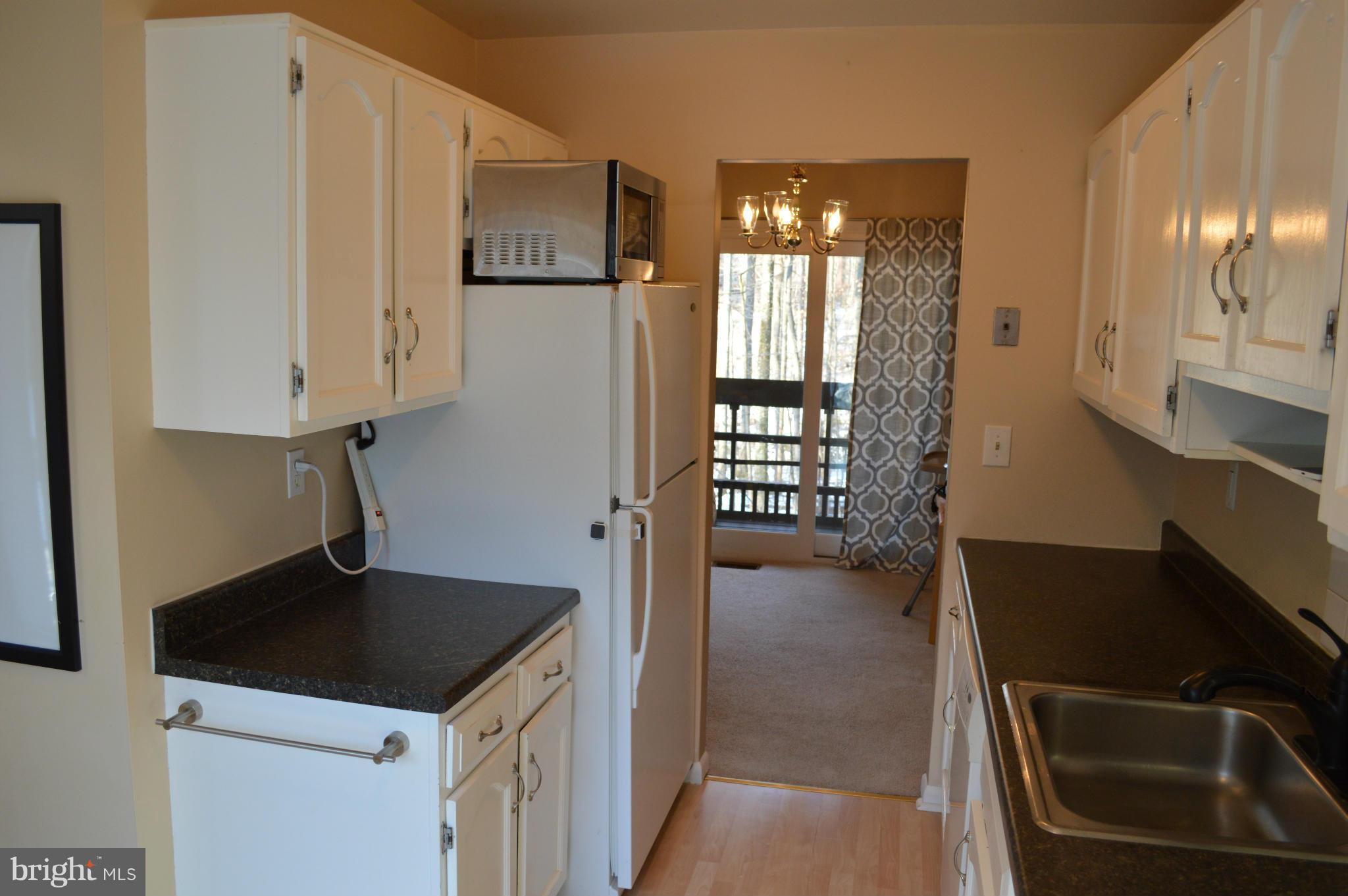 11976 Barrel Cooper Court Reston, VA 20191 - Photo 8 of 29 Kitchen