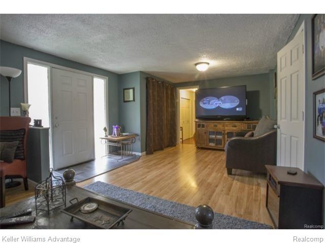 2925 West Auburn Road Rochester, MI 48309 - Photo 4 of 17 liv2.jpg