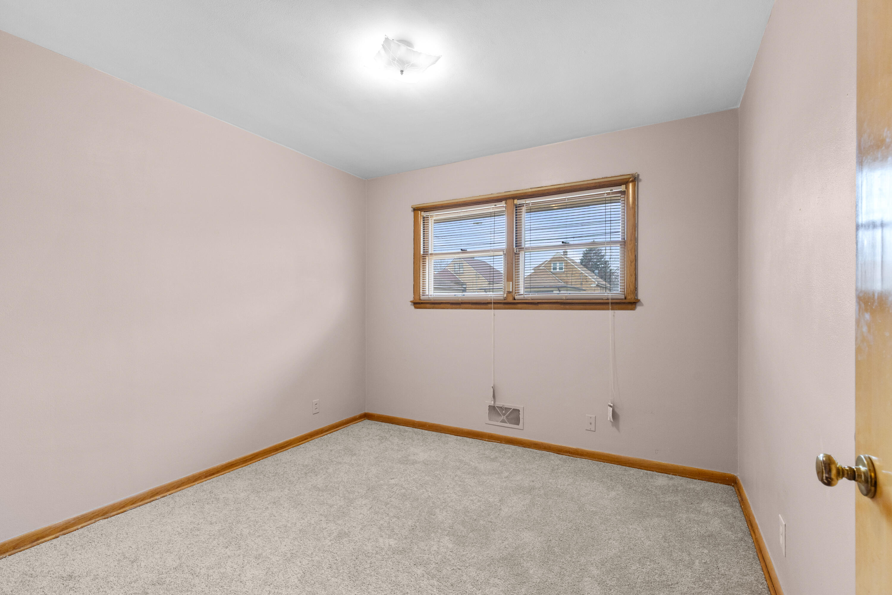 3927 North 77th Street Milwaukee, WI 53222 - Photo 12 of 16 photo mar 02 2026, 10 30 55 pm