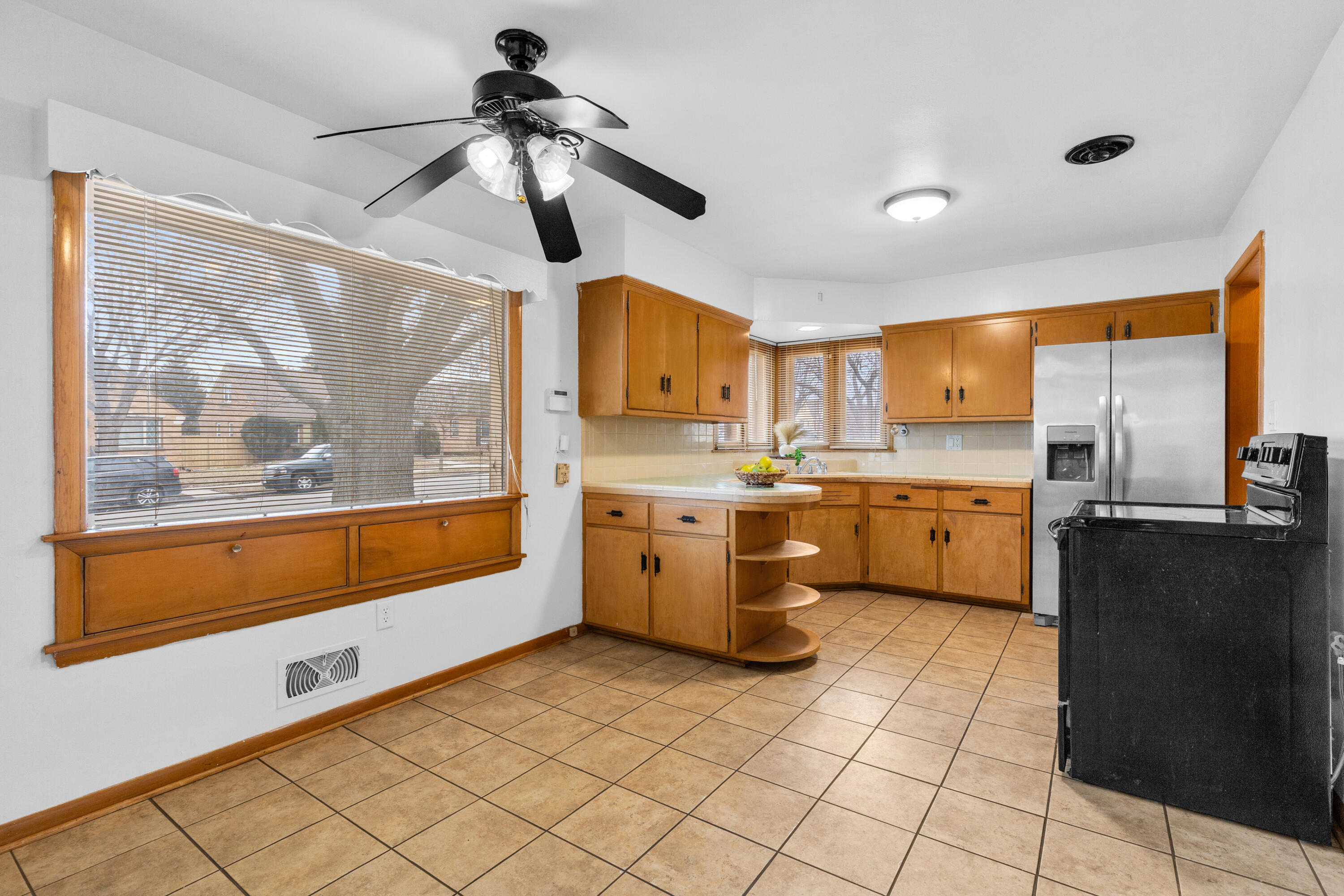 3927 North 77th Street Milwaukee, WI 53222 - Photo 5 of 16 photo mar 02 2026, 10 36 02 pm (1)