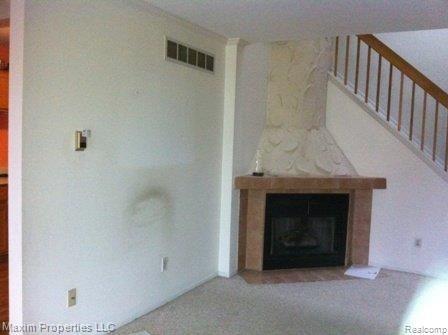 40052 Crosswinds Road Novi, MI 48375 - Photo 7 of 7 LivingRm2.JPG
