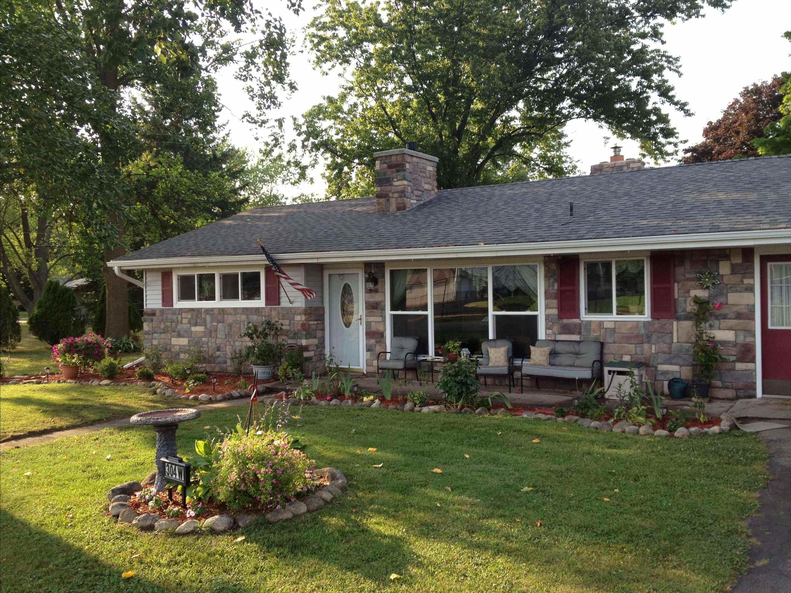 304 West Edgar Bergen Boulevard Decatur, MI 49045 - Photo 4 of 36 WHEN IN FULL BLOOM...