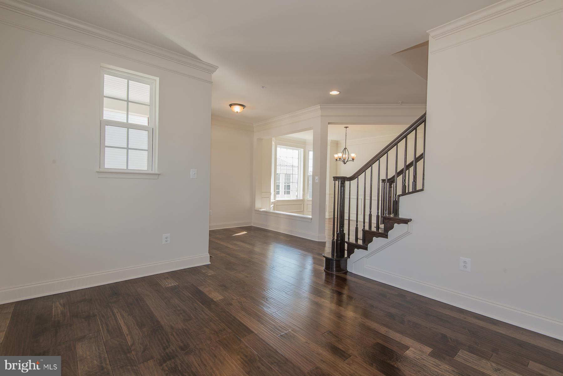 2303 Blackberry Road Baltimore, MD 21209 - Photo 4 of 30 Living Room