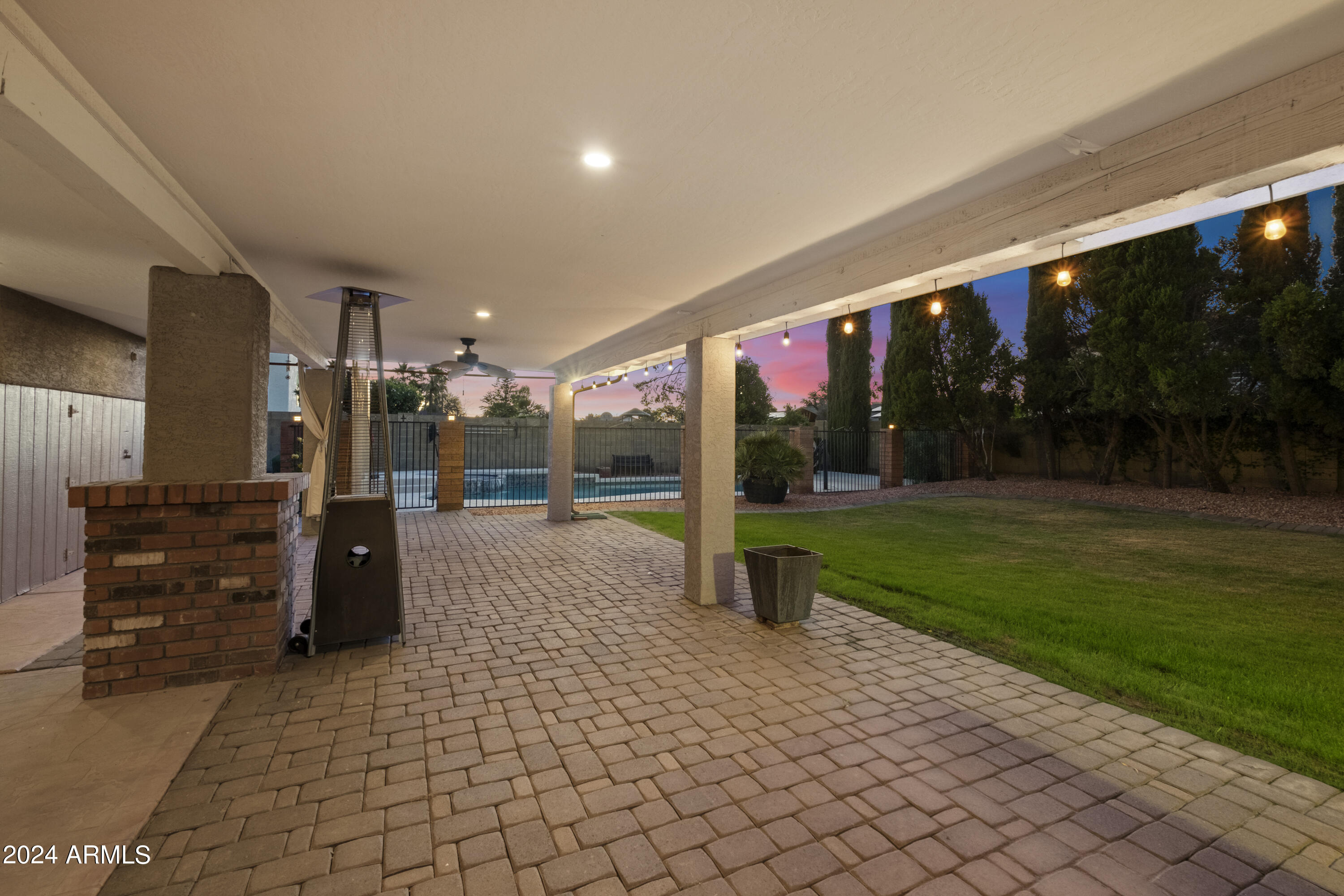 4618 East Everett Drive Phoenix, AZ 85032 - Photo 2 of 35 25-56277393