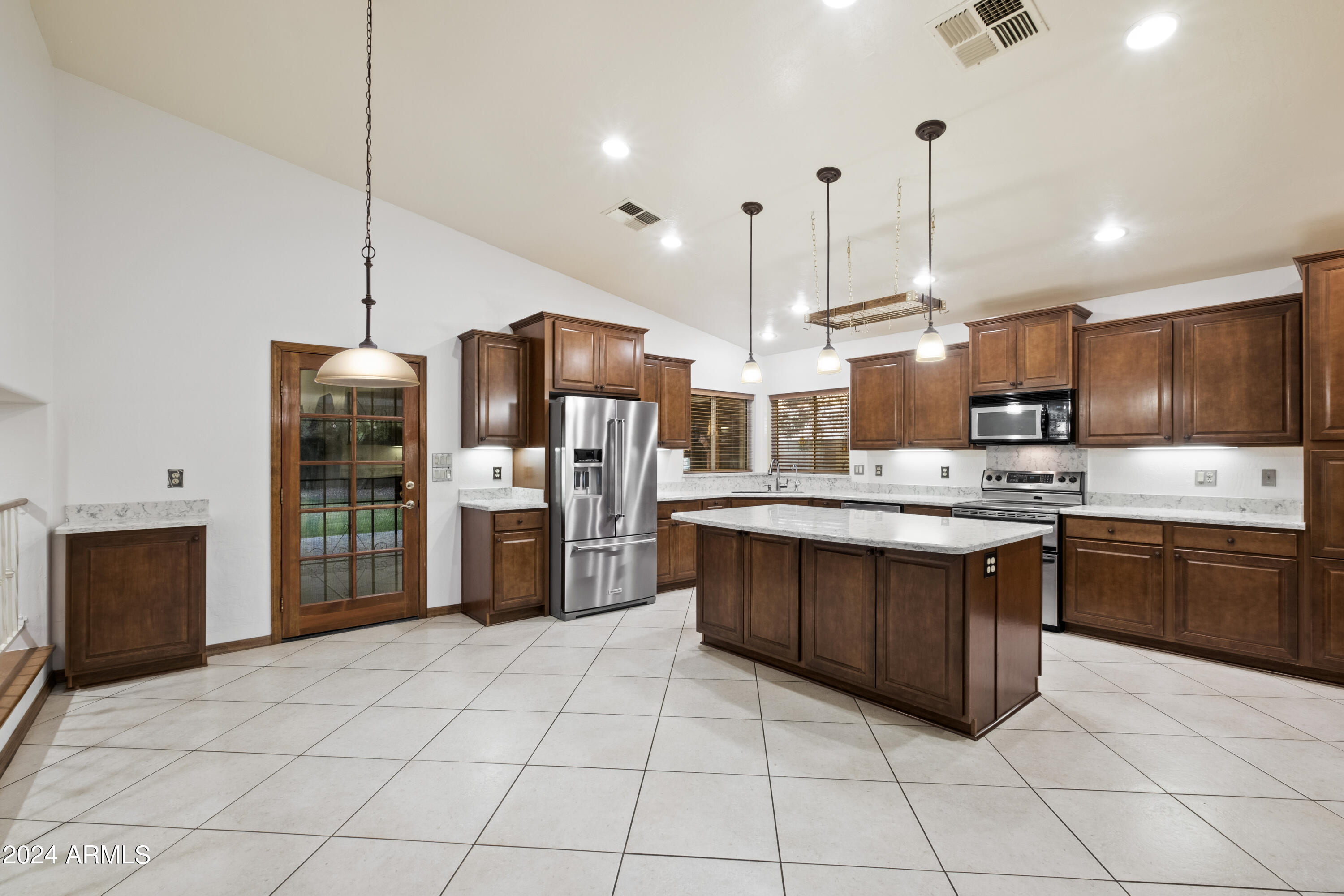 4618 East Everett Drive Phoenix, AZ 85032 - Photo 5 of 35 07-56277426