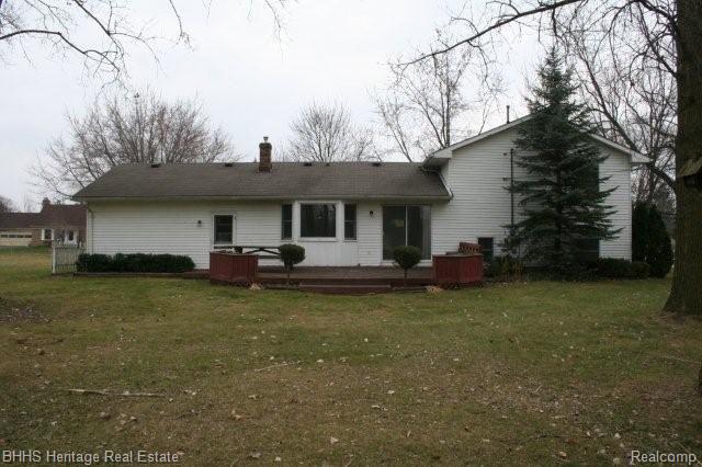 445 Inverness Street Howell, MI 48843 - Photo 4 of 20 Back of House