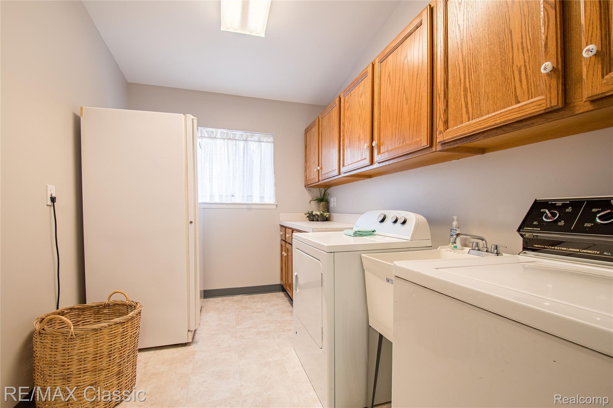 22715 Shadowpine Way Novi, MI 48375 - Photo 19 of 34 Laundry Room