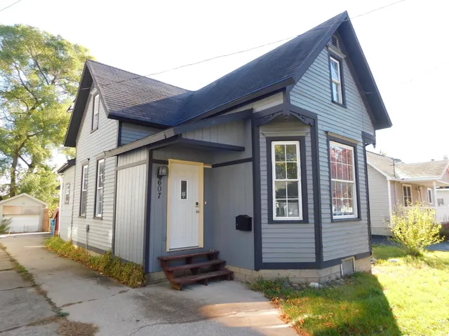 $169,000 | 607 Kosciusko Street, Manistee, MI 49660