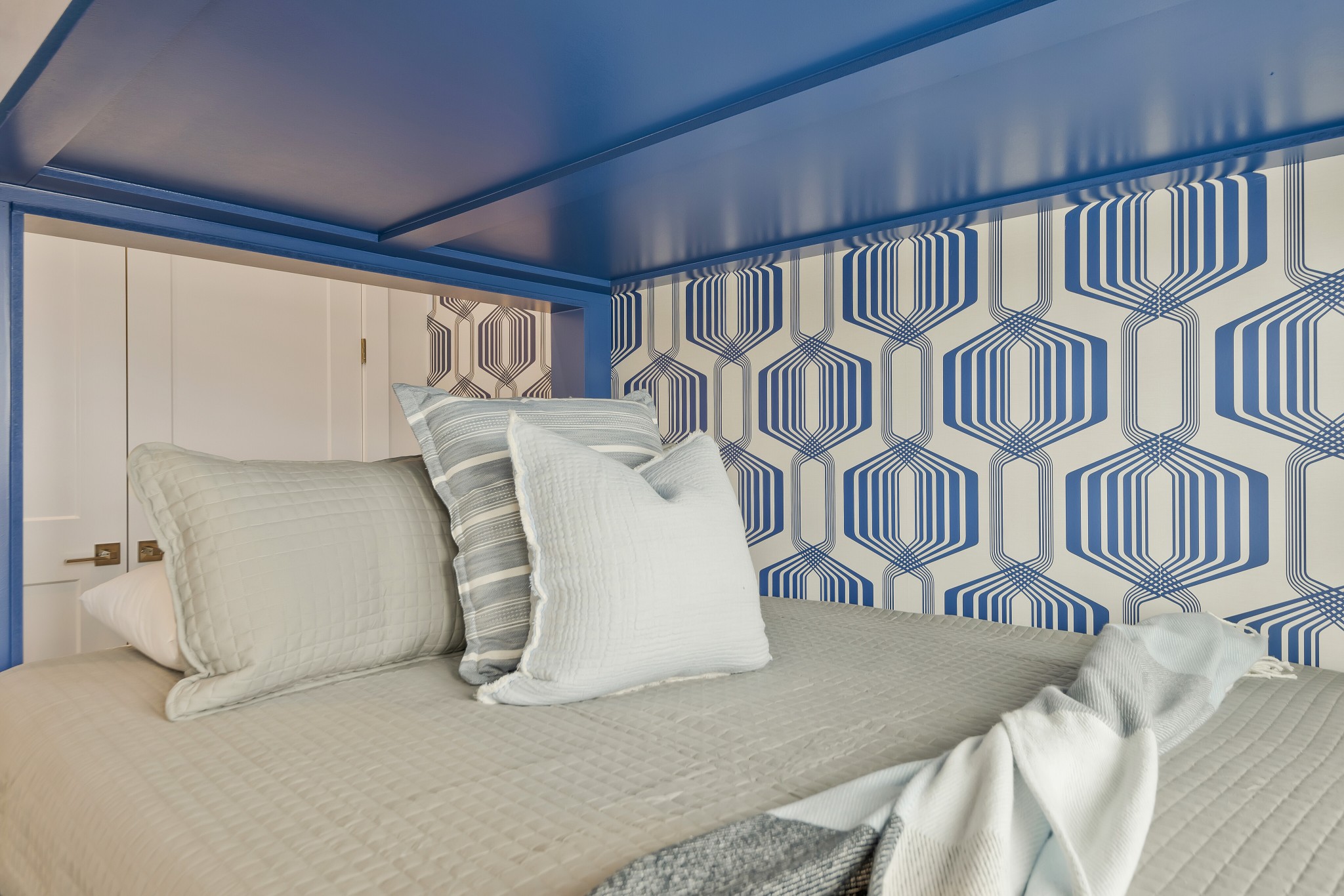 2176 Carson Street, Unit 3 Nashville, TN 37211 - Photo 21 of 44 a view of a livingroom with a couch