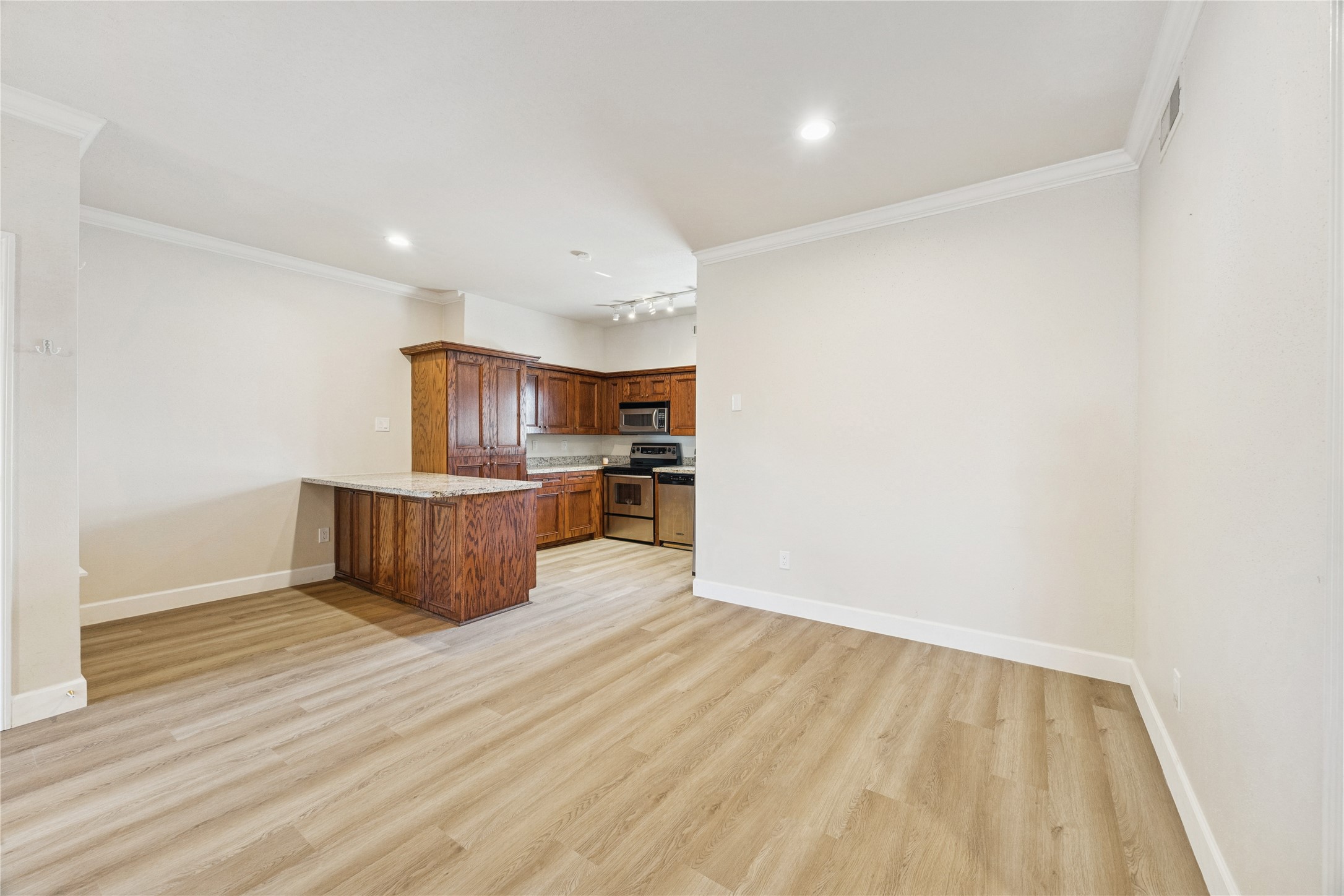 4041 Law Street, Unit 512 Houston, TX 77005 - Photo 6 of 15 a view of kitchen with wooden floor
