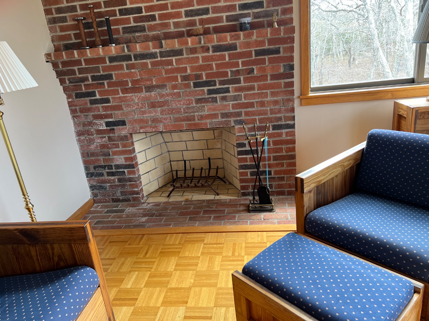 82 Oyster Pond Road Edgartown, MA 02539 - Photo 19 of 53 a living room with furniture and a rug