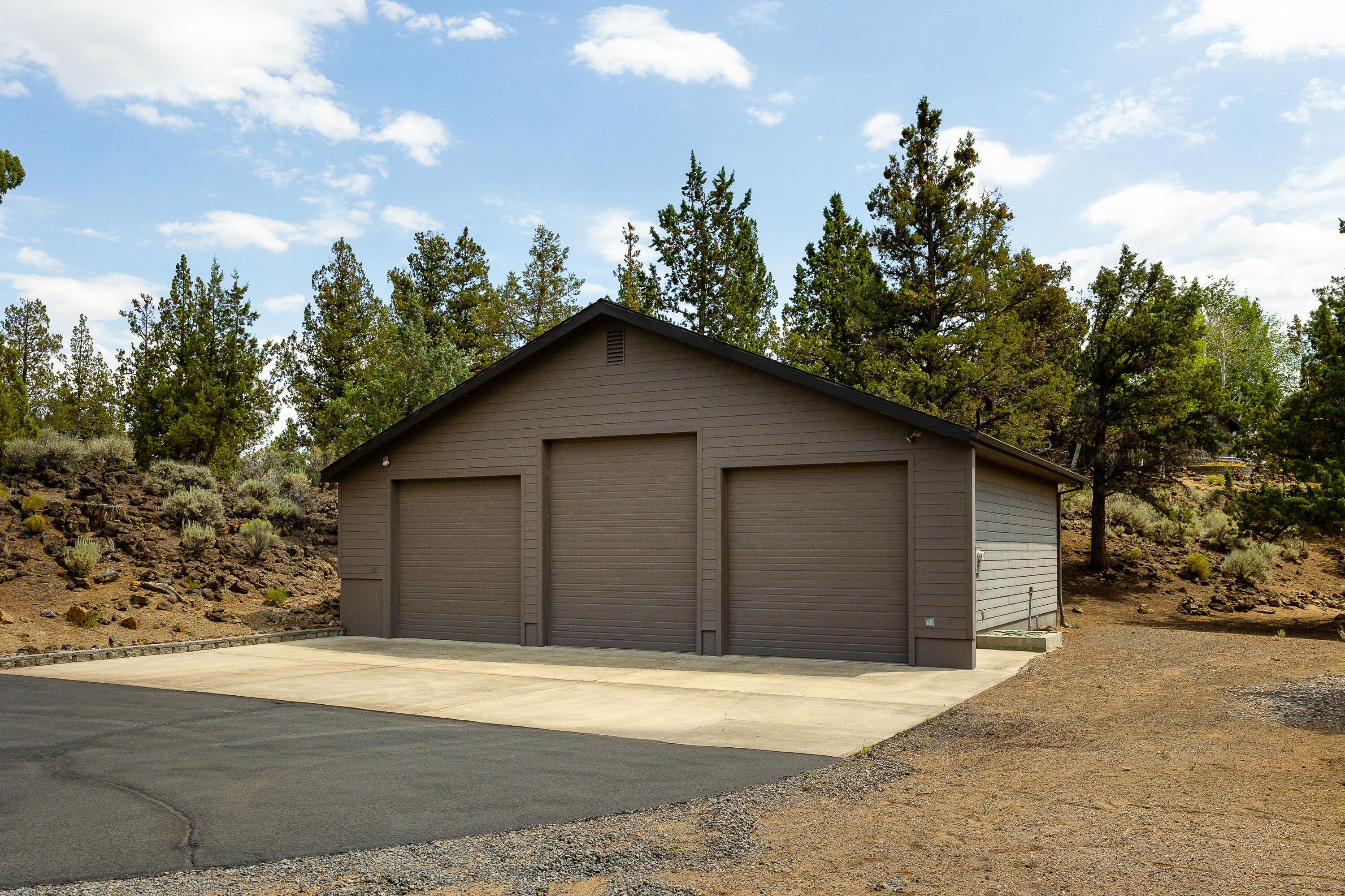 64355 Crosswinds Road Bend, OR 97703 - Photo 47 of 54 64355 Crosswinds Rd 44 of 49