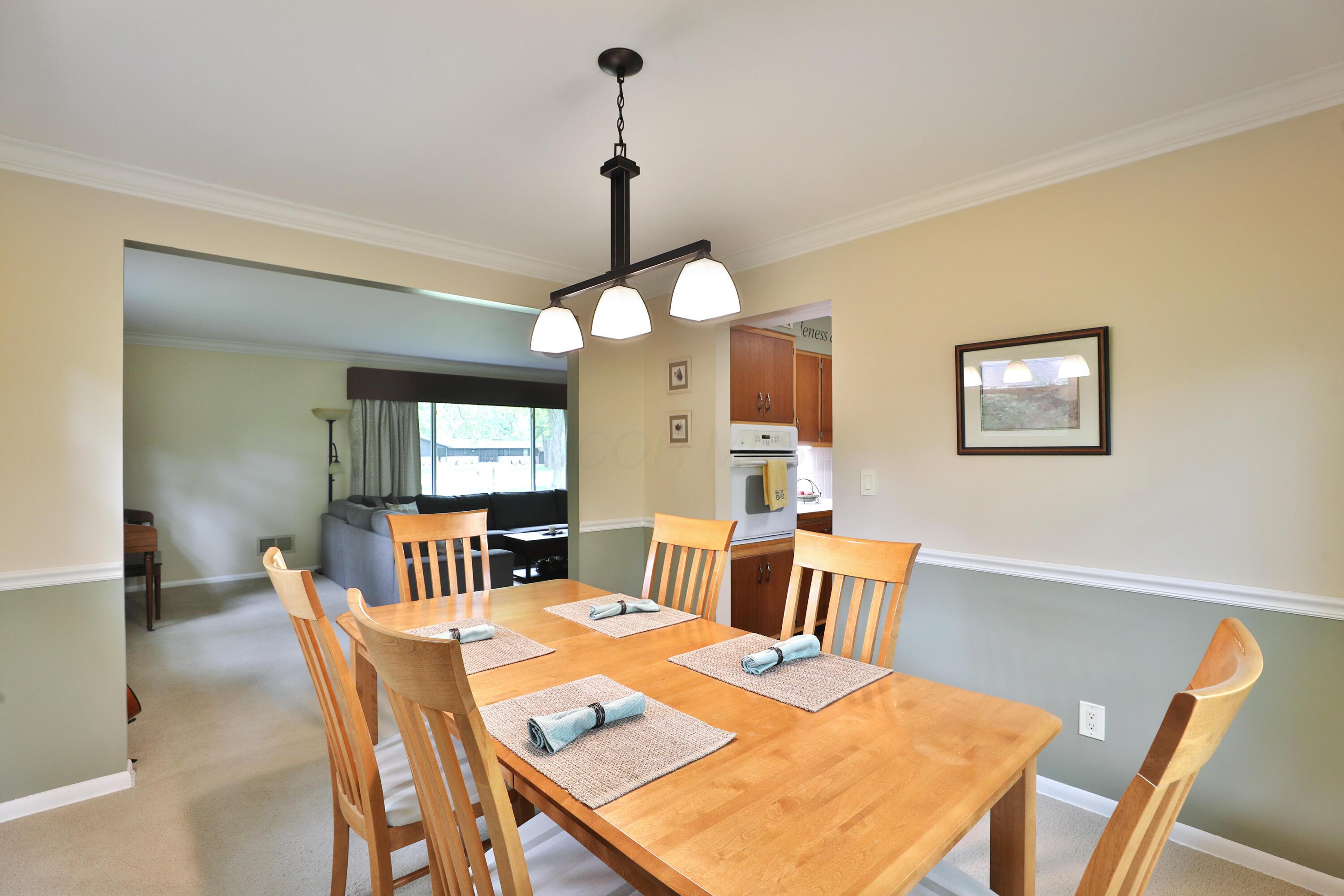 6653 Merwin Road Columbus, OH 43235 - Photo 22 of 55 Dining Room