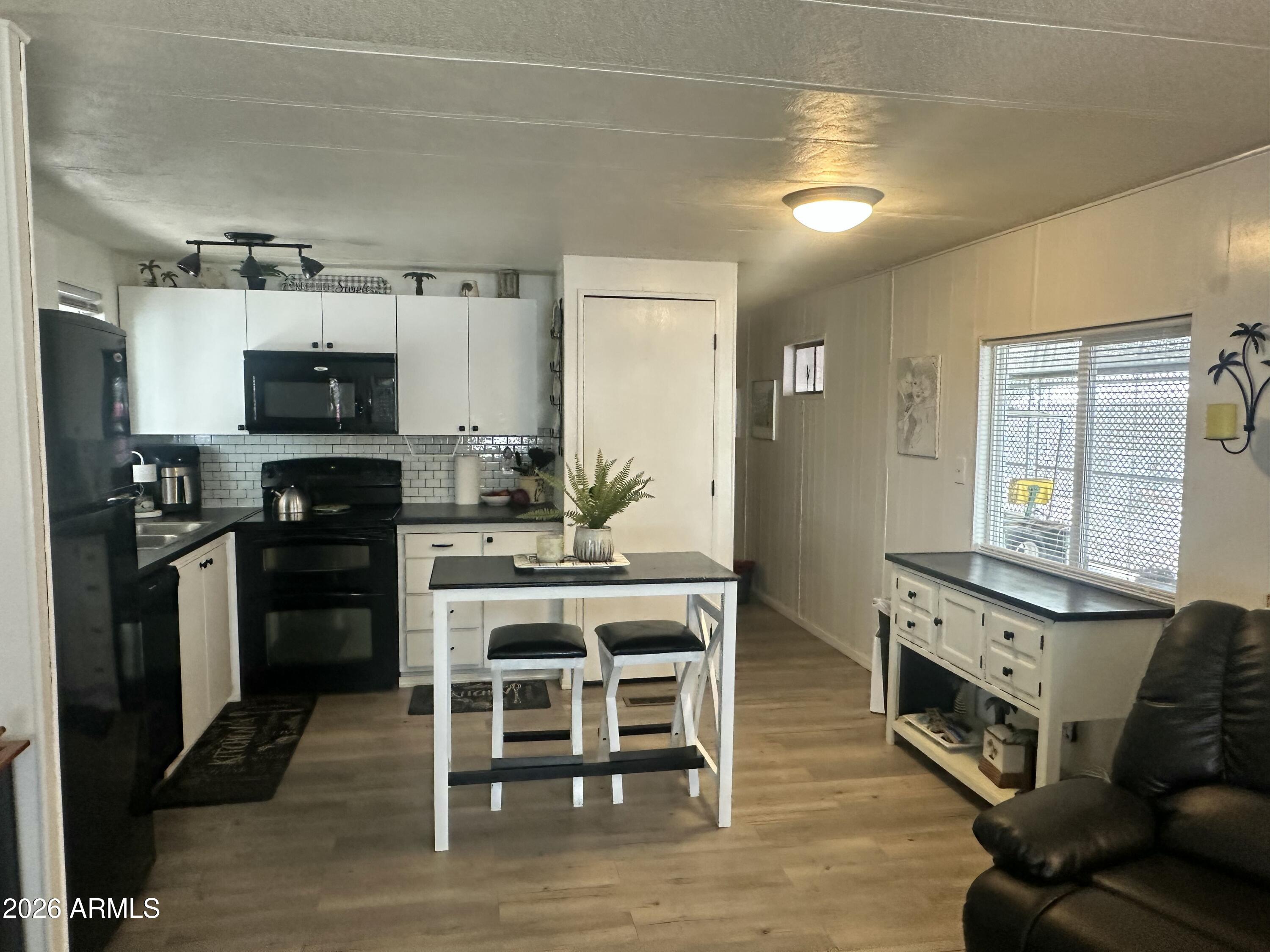 303 South Recker Road, Unit 294 Mesa, AZ 85206 - Photo 3 of 22 Kitchen