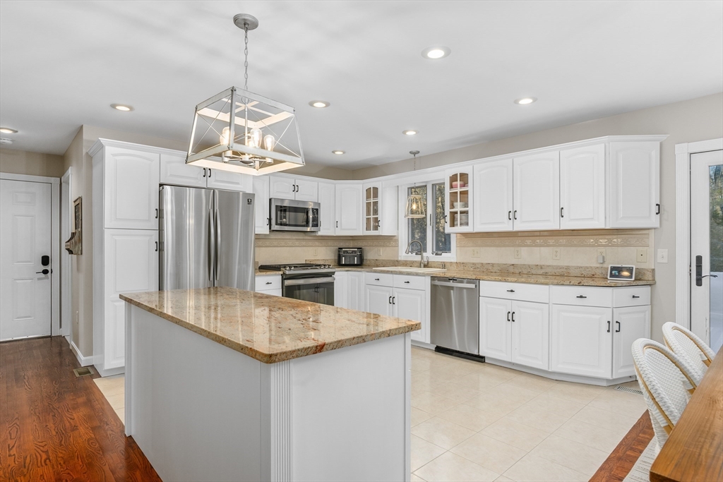 85 Watuppa Road Westport, MA 02790 - Photo 6 of 33