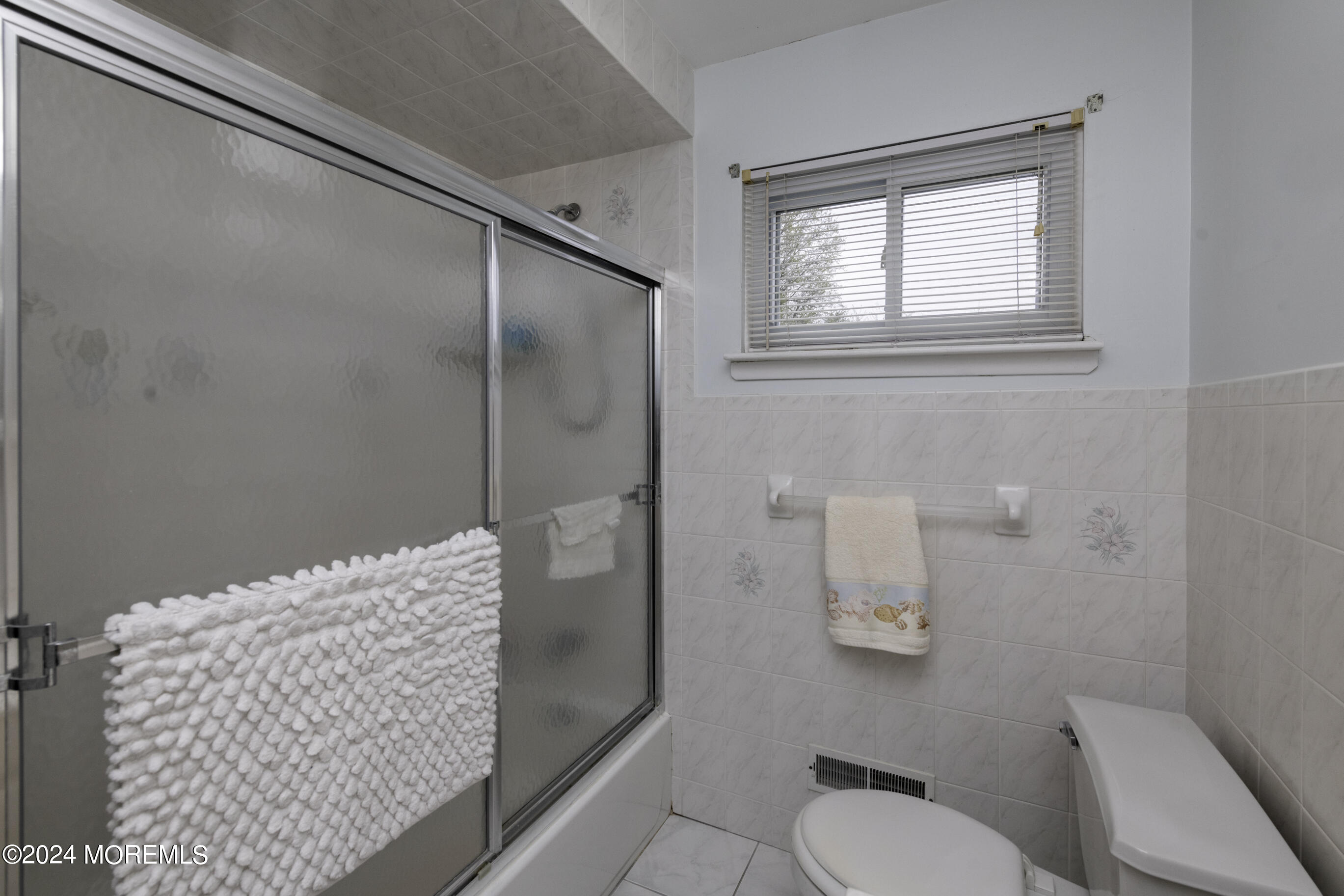 6 Mayfair Road Holmdel, NJ 07733 - Photo 15 of 18 6 Mayfair-6