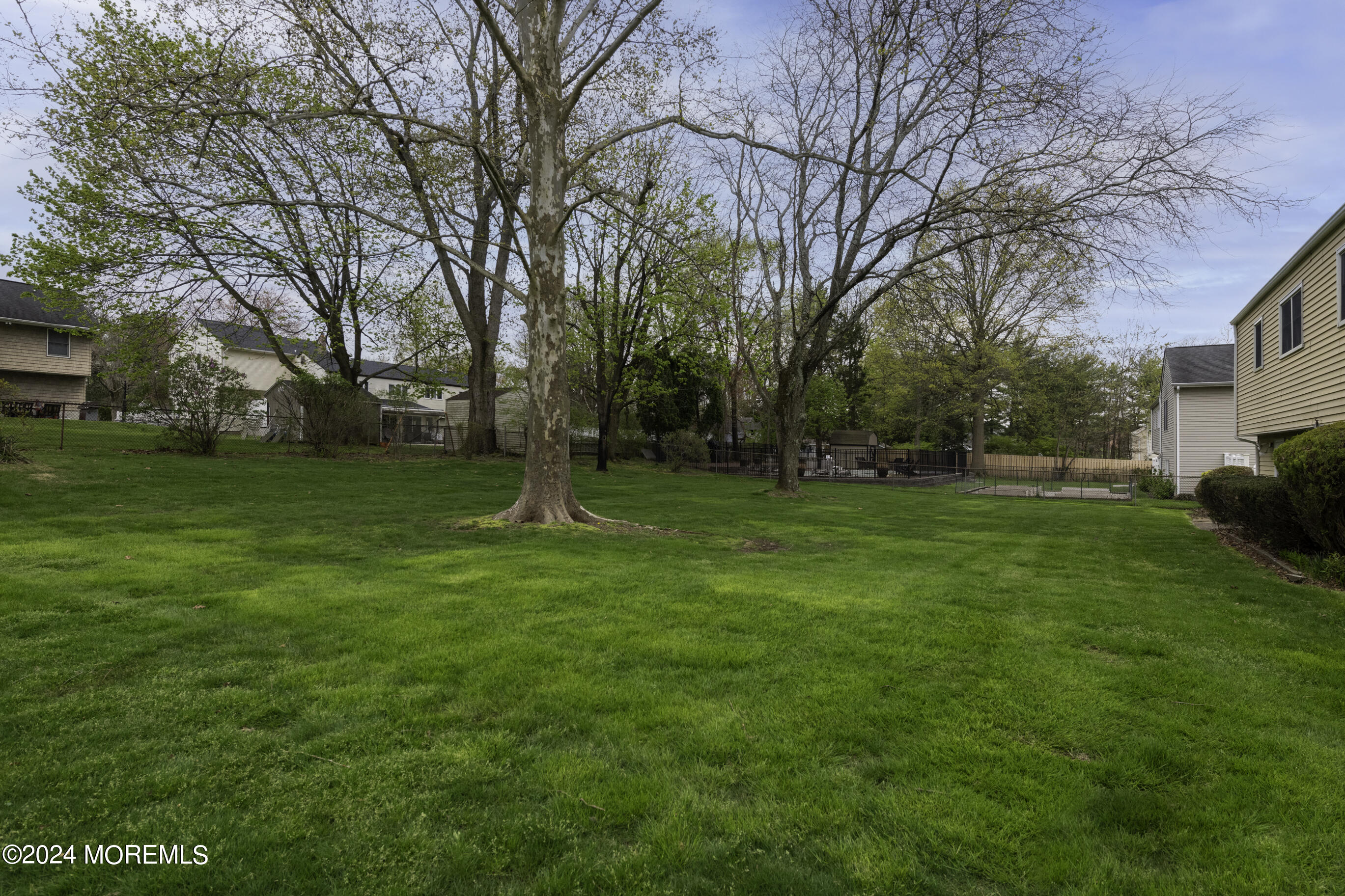 6 Mayfair Road Holmdel, NJ 07733 - Photo 16 of 18 6 Mayfair-21