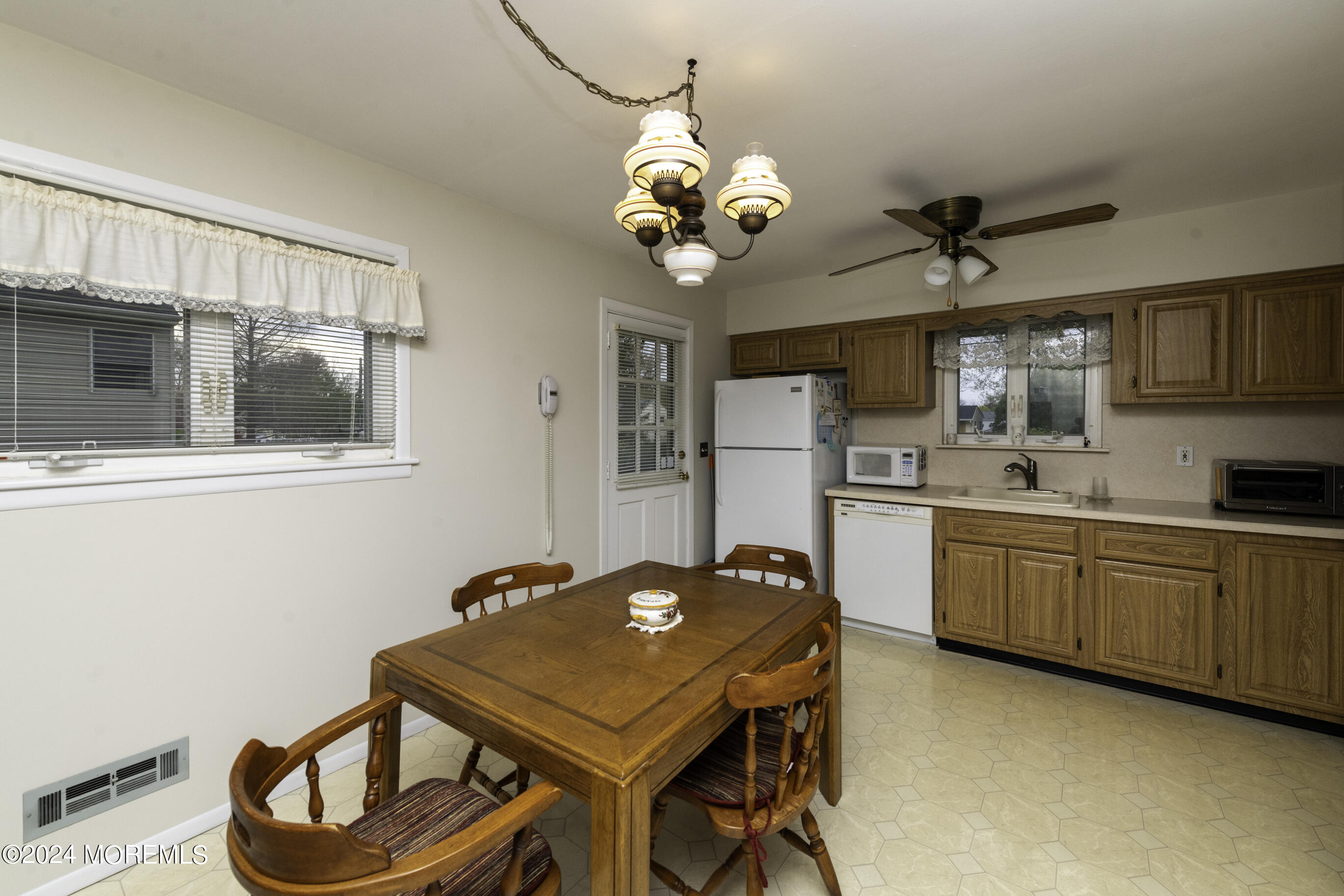 6 Mayfair Road Holmdel, NJ 07733 - Photo 6 of 18 6 Mayfair-16