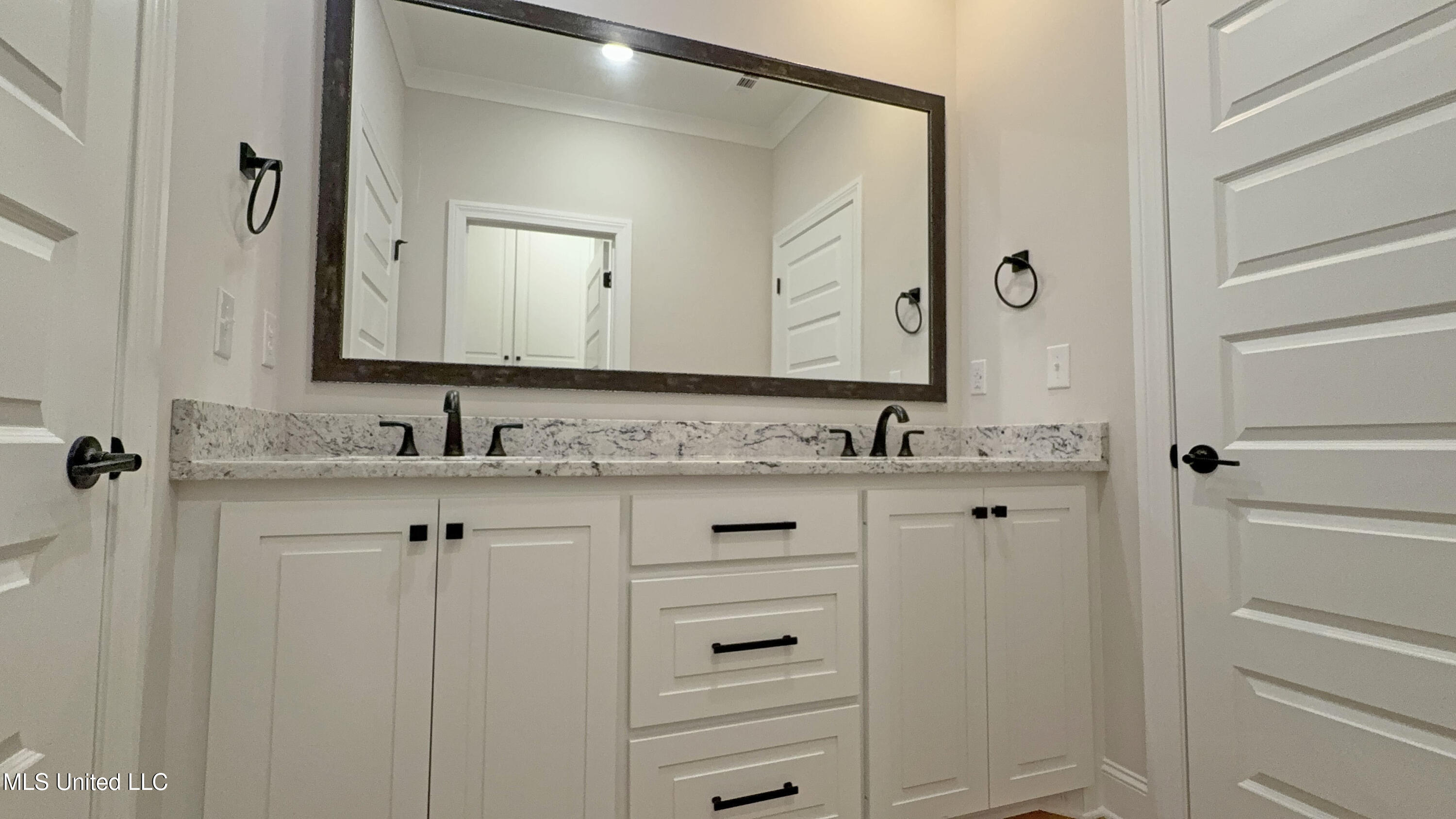 211 Wethersfield Drive Florence, MS 39073 - Photo 27 of 39 IMG_4488